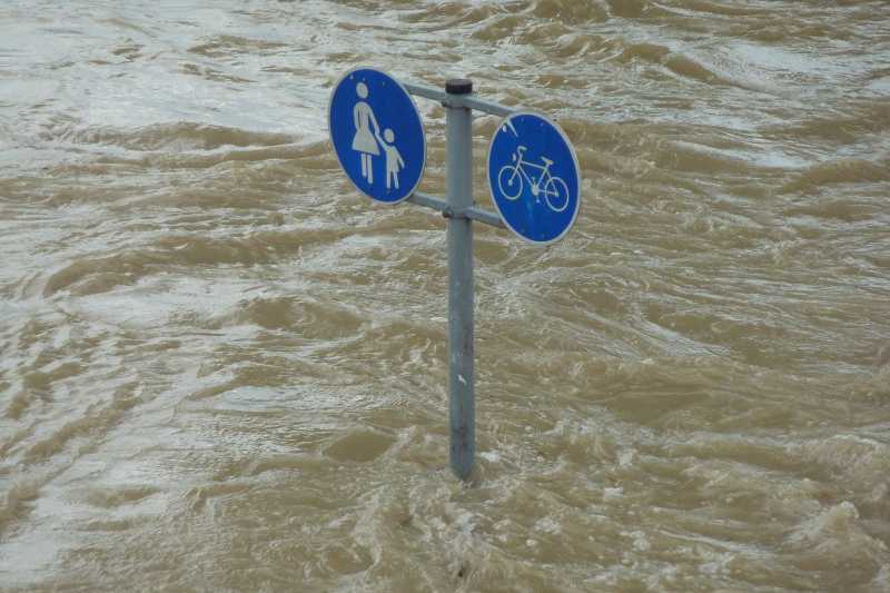 sidewalk sign pole under water due to flooding